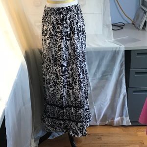 Black white skirt
